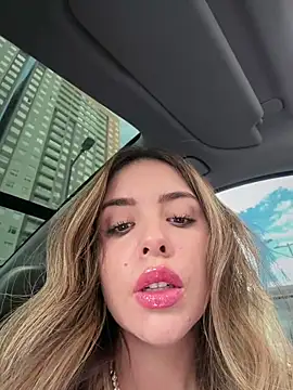 Alirawrz Live Webcam on Stripchat