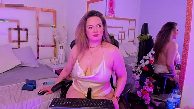 AvaMiia webcam