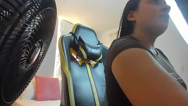kira_relish webcam