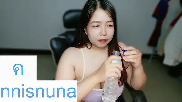 nunanunanuna webcam
