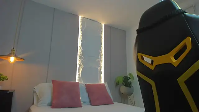 kira_relish webcam