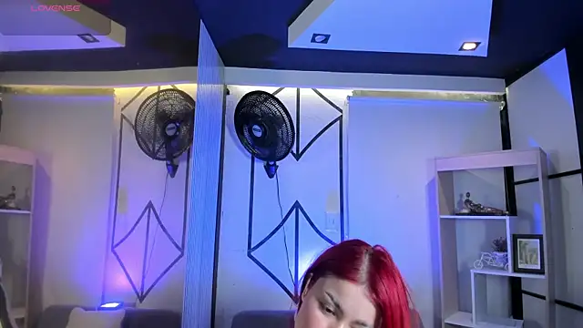 NahomiRichards_ webcam