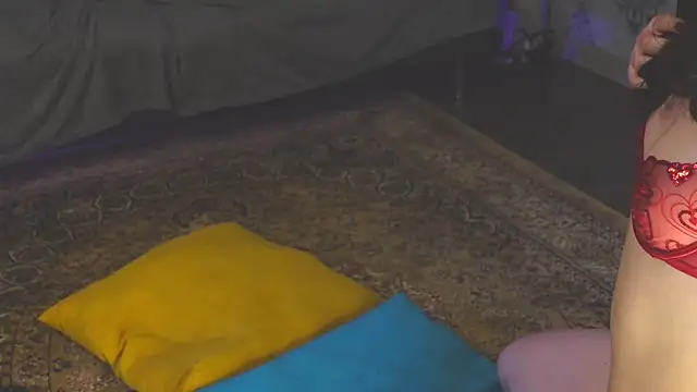 PeachyPixiee webcam