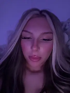 blondeeee webcam