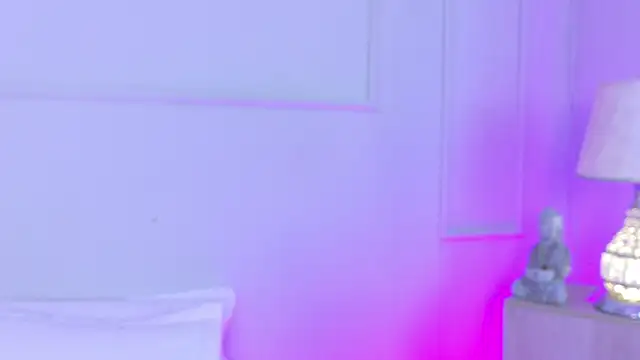 VioletBloomm webcam