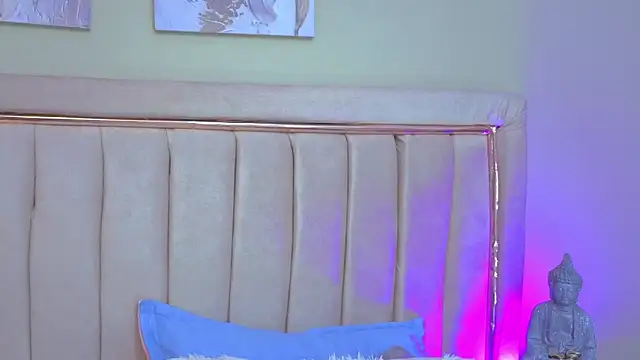 Mia_Naive webcam