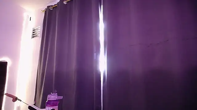 Nicol_Love0 webcam