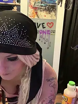 blondebarbiebae webcam