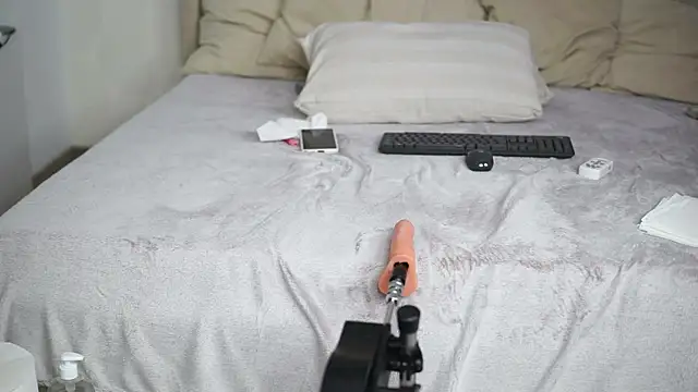 AprilHadid webcam