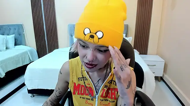 Bela_Craxkerr webcam