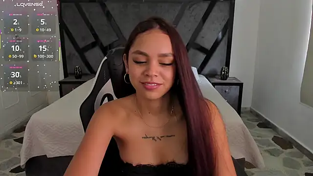 CarolineFyre webcam
