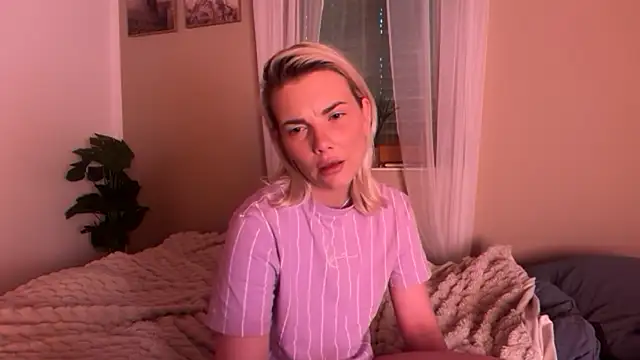 Foxy__Bite webcam