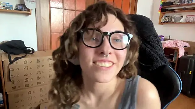 PillowPeachX webcam