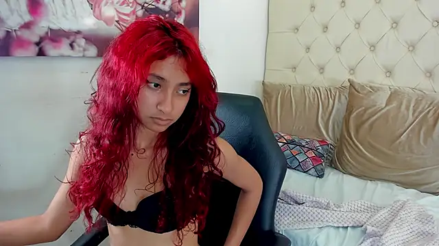 mia_ortizz_ webcam