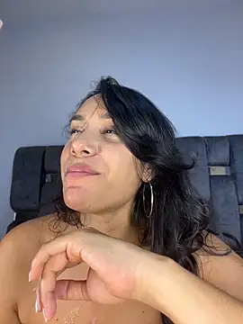 PilarJones_ webcam