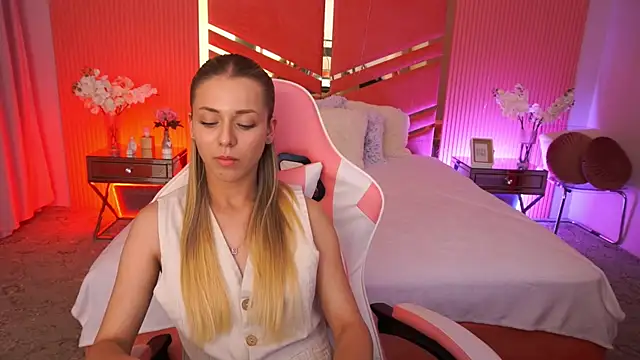 DoveLovee webcam