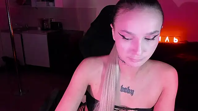 MilaAsh webcam