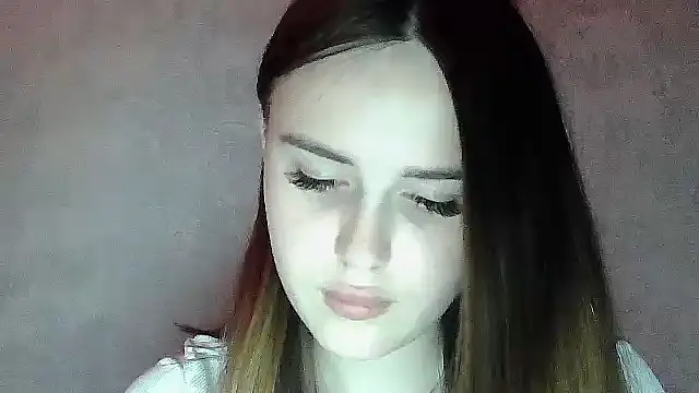 SweetLoraa webcam