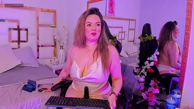 AvaMiia webcam
