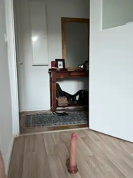 SkinnyLilly webcam