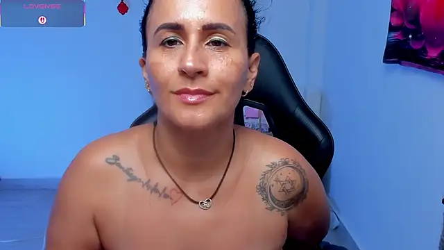 Sara_Charmy webcam