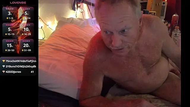 Pussyeat2please webcam