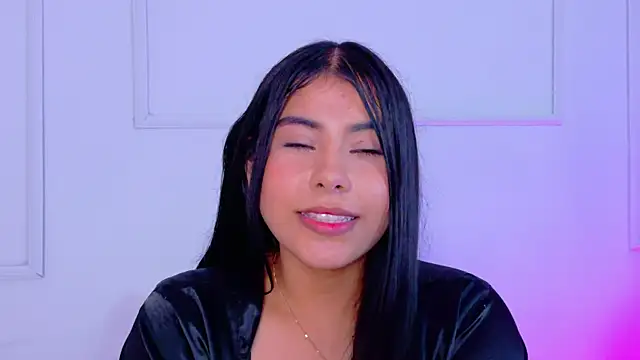 VioletBloomm webcam