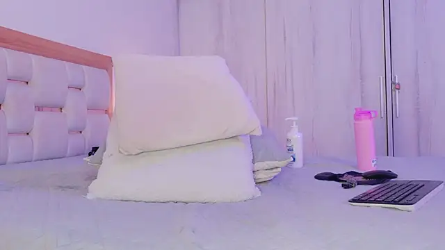 mia_hank webcam
