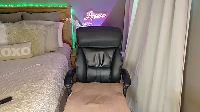  Lenaxox chat room