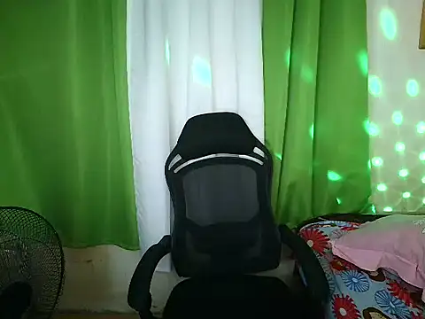 xLickme24 webcam