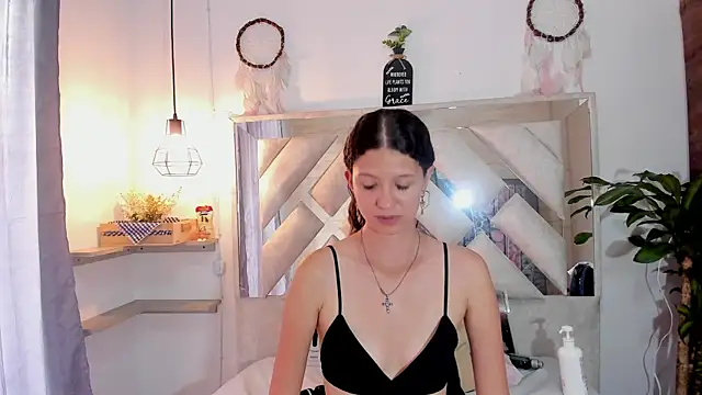 sofy_bonnet1 webcam