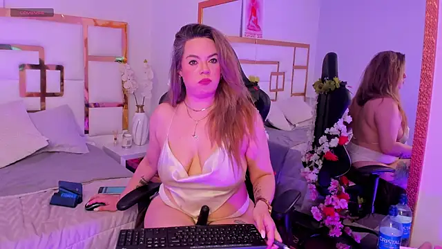 AvaMiia webcam