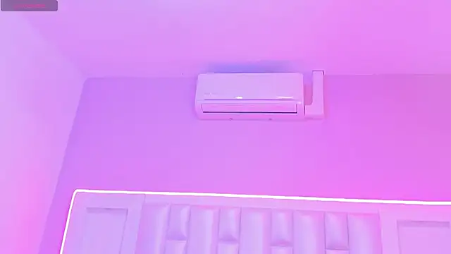 SalomeBins webcam