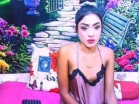IndianPretty14u2Luv webcam