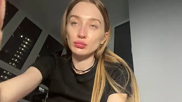 MissEvelynGlow webcam