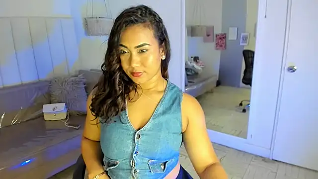 veronica_b07 - Veronica_b07's free webcam - UK Sex Cams