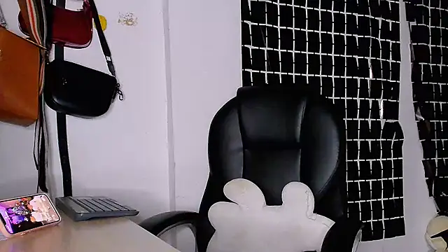 MissAlmaFenix webcam