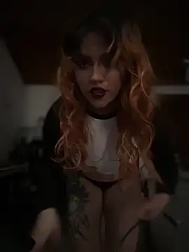 NikkiNix webcam