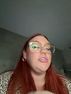 CurvyGirlMyla webcam