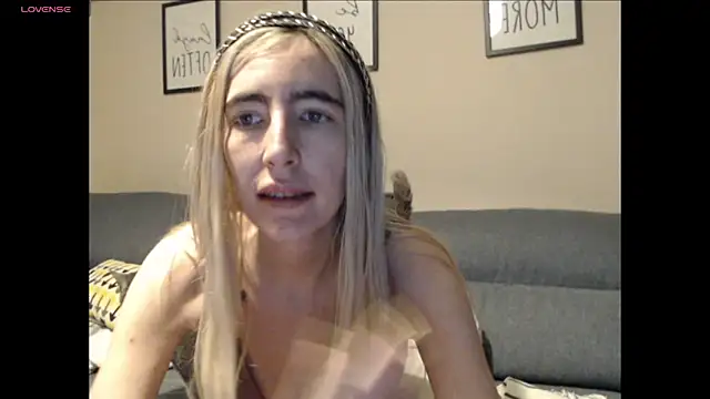 BarbieBlondieGirl webcam