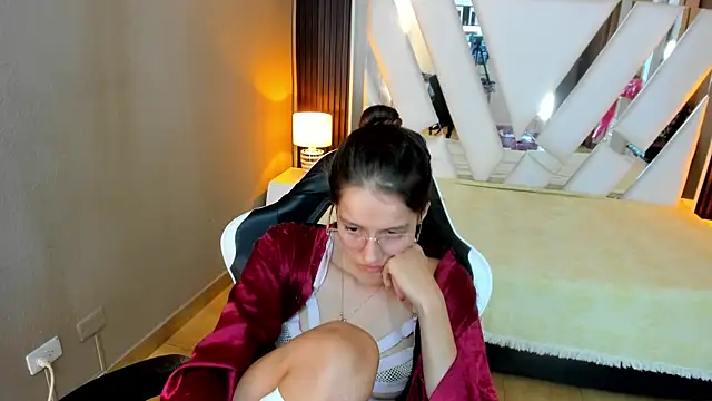 Linda4Petite webcam