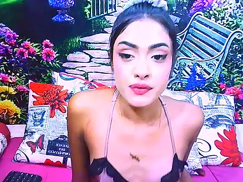IndianPretty14u2Luv webcam