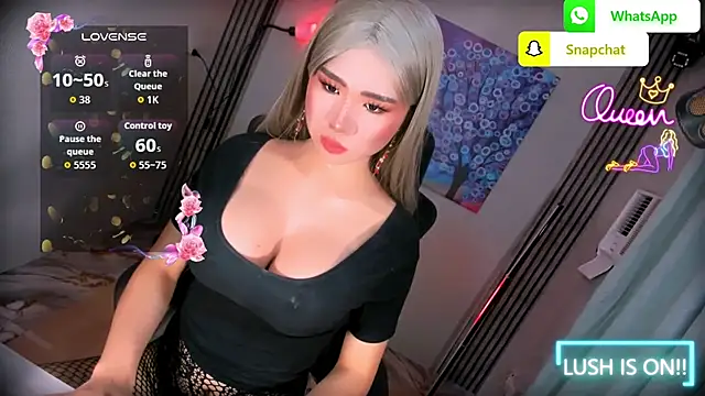 xBigSurpriseLorainex webcam