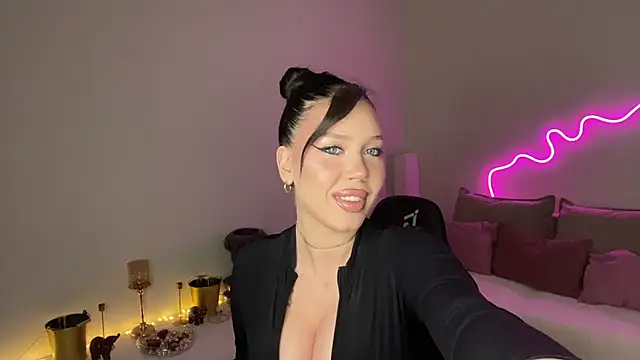 mistress_of_hearts webcam