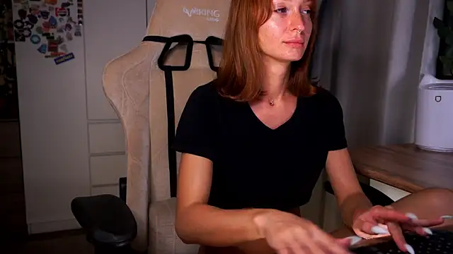 Liuba_Fox webcam
