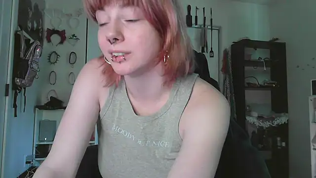 Chained_Aless webcam