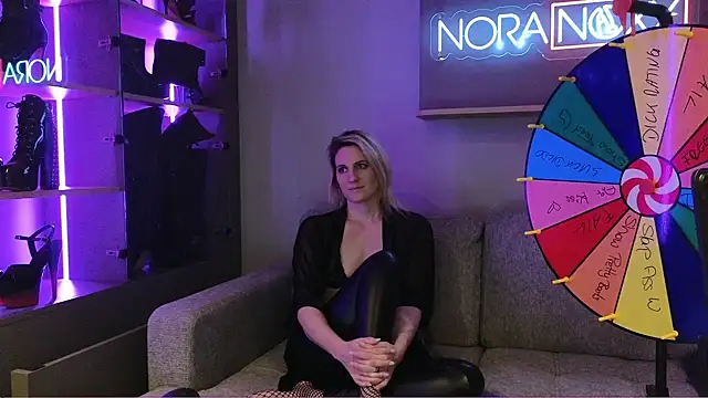 NoraNoxx webcam
