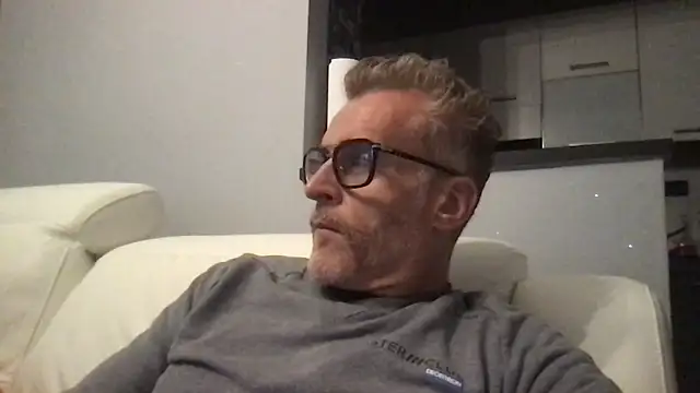 Axl_hot webcam