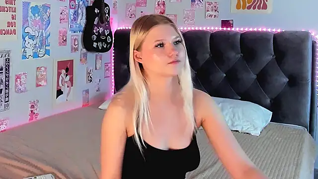 LunariaFox webcam