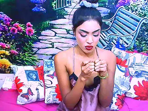 IndianPretty14u2Luv webcam